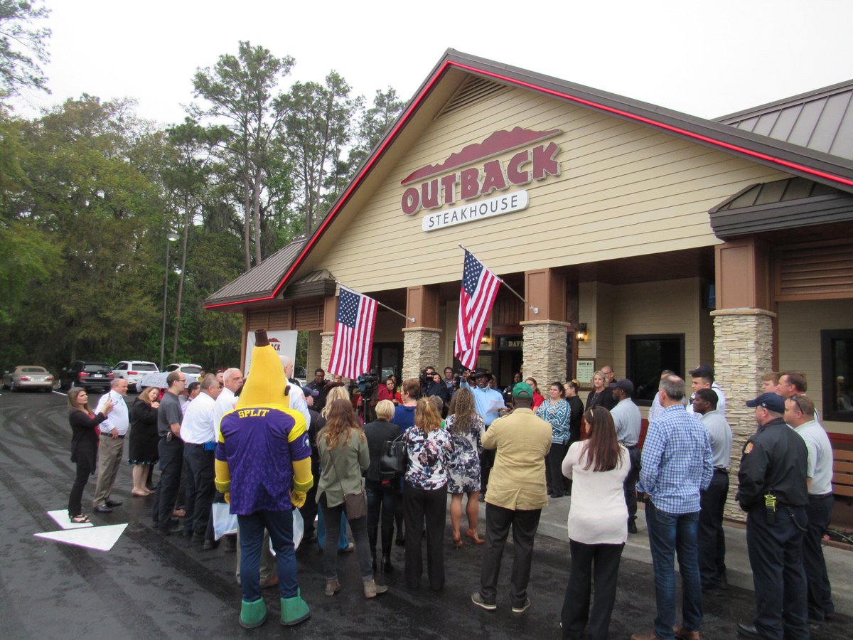 dmjatl01's tweet photo. Thank you to all our first responders who were on site 2/16/2018 to care for our Outbackers. The team @Outback Abercorn are #OutbackStrong @SavPolice @savannahfire https://t.co/5ST6XZ3xCv