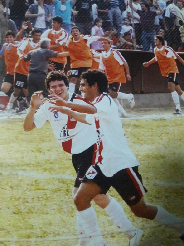 Todo esfuerzo tiene sus frutos.
Es cuestión de ser constante, tener paciencia, trabajar duro y nunca rendirte. #2010 1ra B