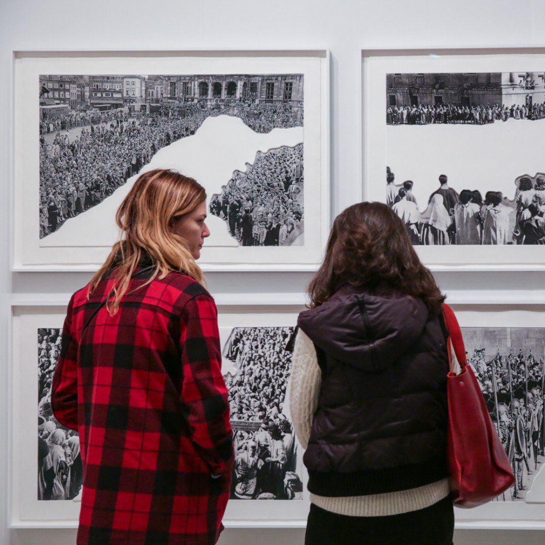 ❣️Booth F8: John Baldessari 'Crowds with Shape of Reason Missing: Example 1, 2, 3, 4' on view with Mixografia. @MIXOGRAFIA #johnbaldessari #ALAC #ALAC2019