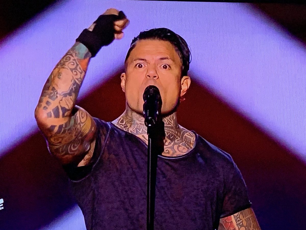 Et là il nous sort la Reine des neiges libéréeeeee delivréeeeeee 😂😂😂 #TheVoice