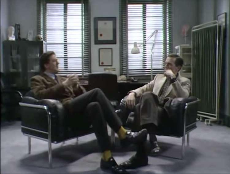 LaughingSquid's tweet image. A Pair of Psychiatrists Try to Out Analyze Each Other in a Hilarious 1990 Clip From 'A Bit of Fry and Laurie' laughingsquid.com/stephen-fry-hu…