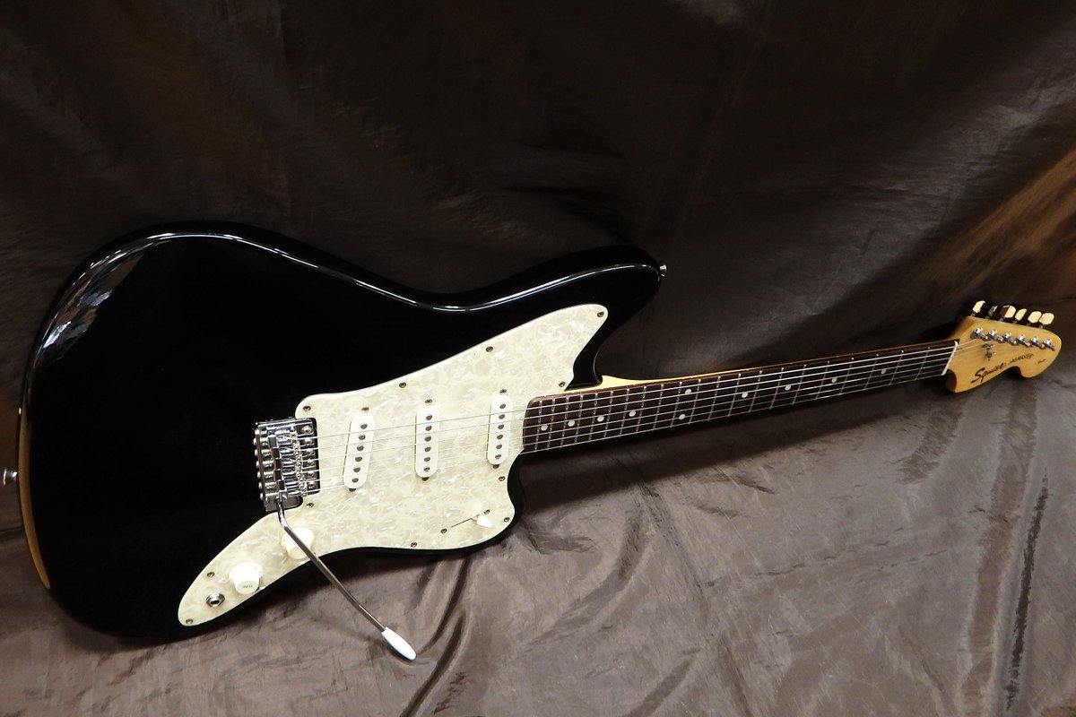 Squier by Fender Jagmaster/JGQ ボディシェイプはジャガー/ジャズ