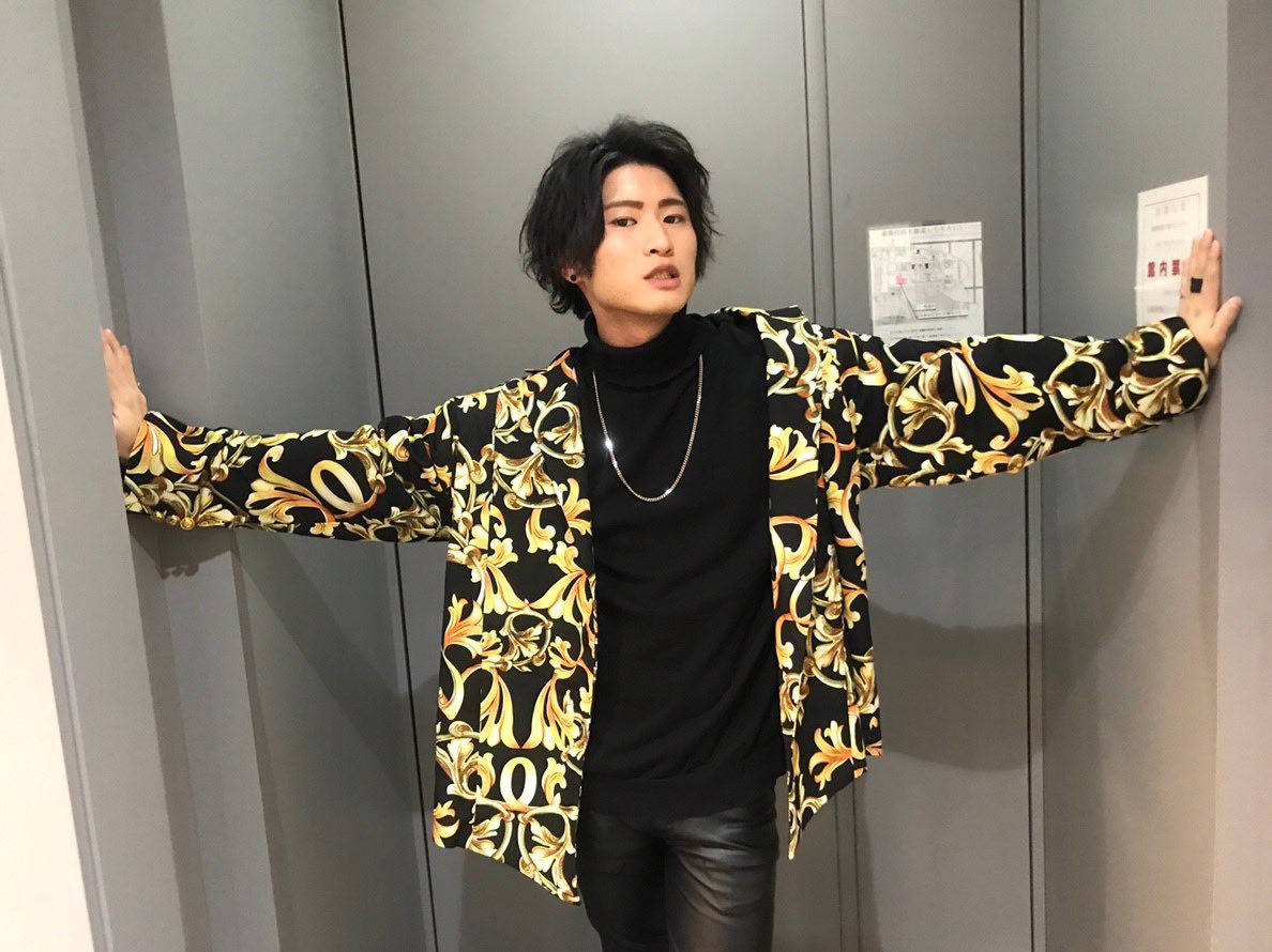 GUM_taka's tweet photo. 『G.U.M ガム』
初めてのワンマン決定。
2019.7.27.大阪なんばハッチ

もっともっとGUMの音楽と楽しさが
世界に広まるように願いを込めて。
素人出でも気持ち次第で
可能性は無限大っての見せてやる
#GUM #GUMi
#拡散希望 #応援してくれる人RT
#少しでもいいなって思ったらRT
#まあとりあえずイイね https://t.co/gLuweAiFdg