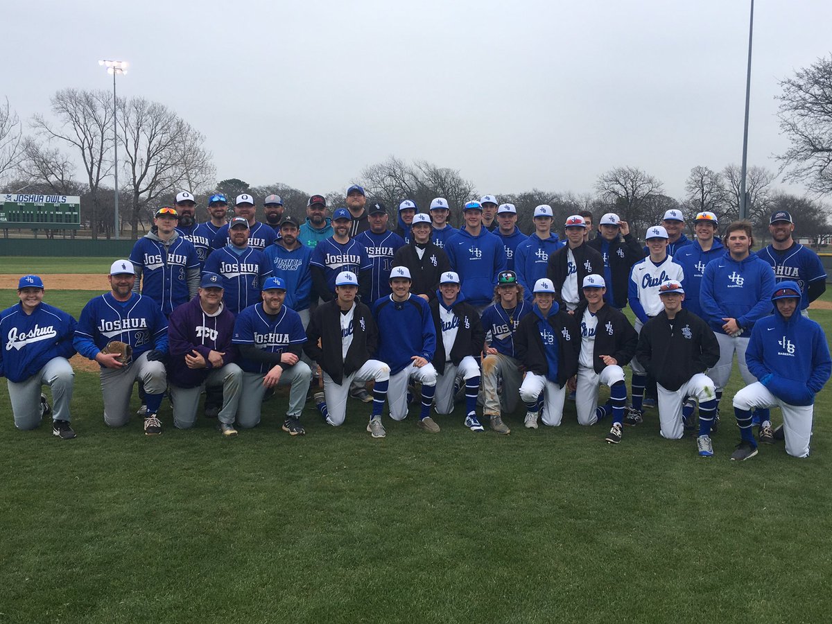 JHSOwlsbaseball's tweet photo. The 2nd Annual Joshua Baseball Alumni Game was a great success! The young guys won 3-2 with a run in the bottom of the 7th inning. Thanks to all the alumni, boosters, and announcers who came out and made the game possible! #jhsbaseball https://t.co/eQH6U4w77C