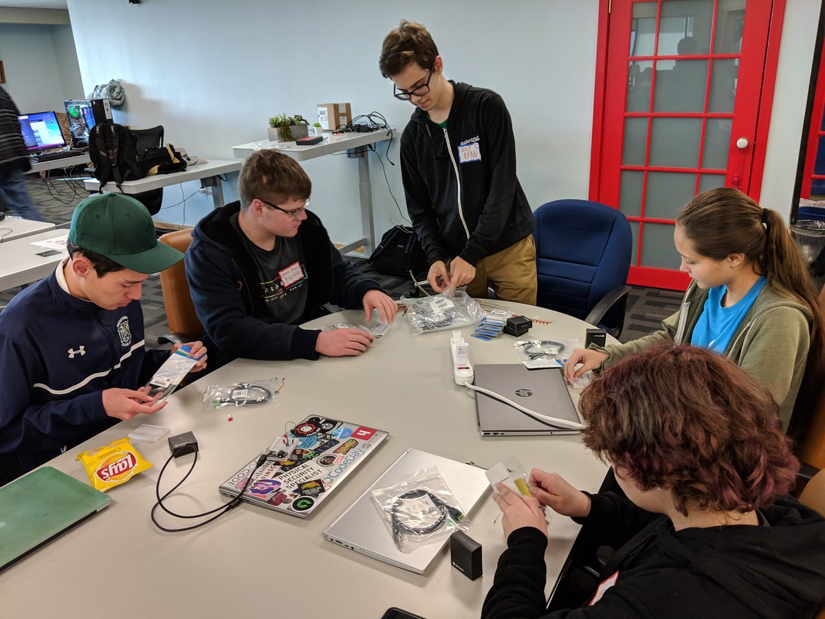 tjhorner's tweet image. Students taking their first dive into hardware with electronics generously provided by @digikey at #CodeDay! @studentrnd