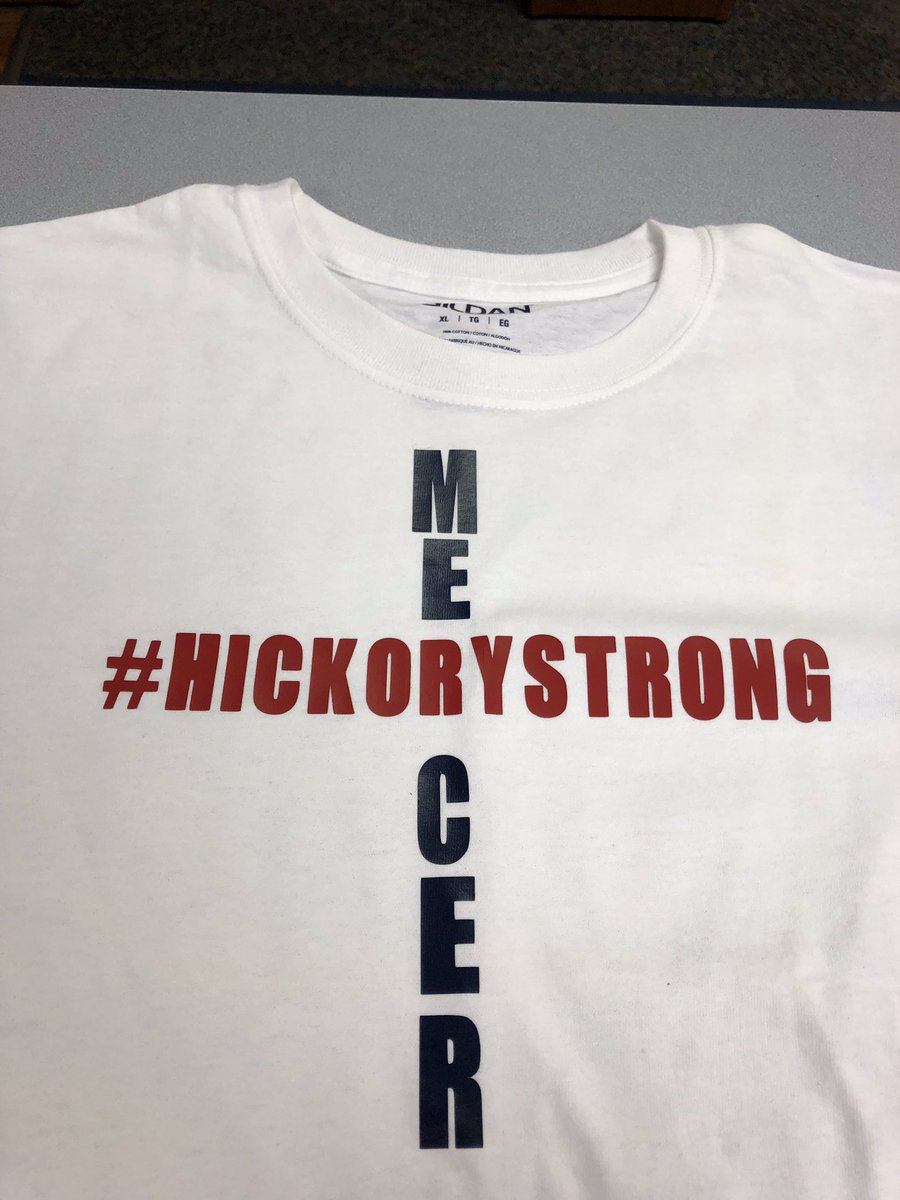 BobGreenburg's tweet photo. The Mercer GBB team showing their love and support before tonight's D10 playoff game. #Hickorystrong https://t.co/QuQbdoJrzN