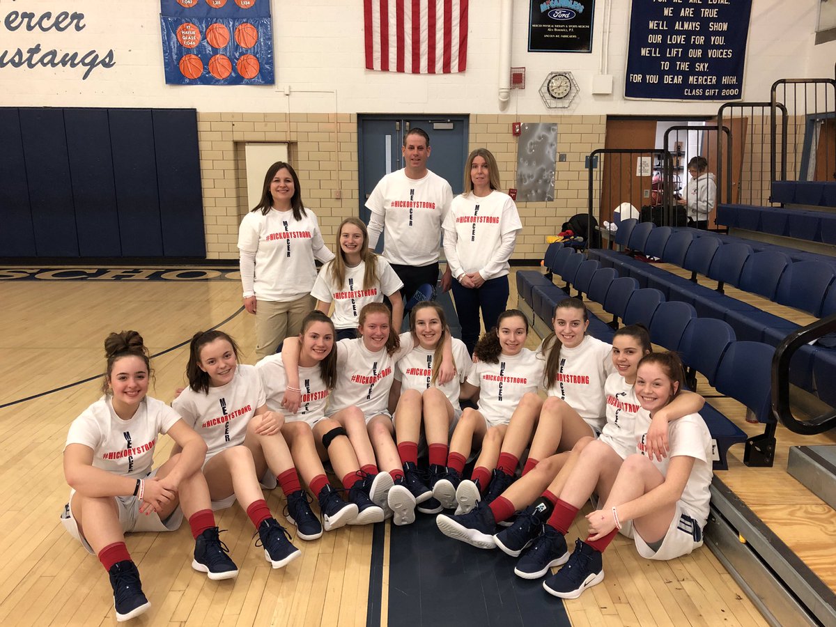 BobGreenburg's tweet photo. The Mercer GBB team showing their love and support before tonight's D10 playoff game. #Hickorystrong https://t.co/QuQbdoJrzN