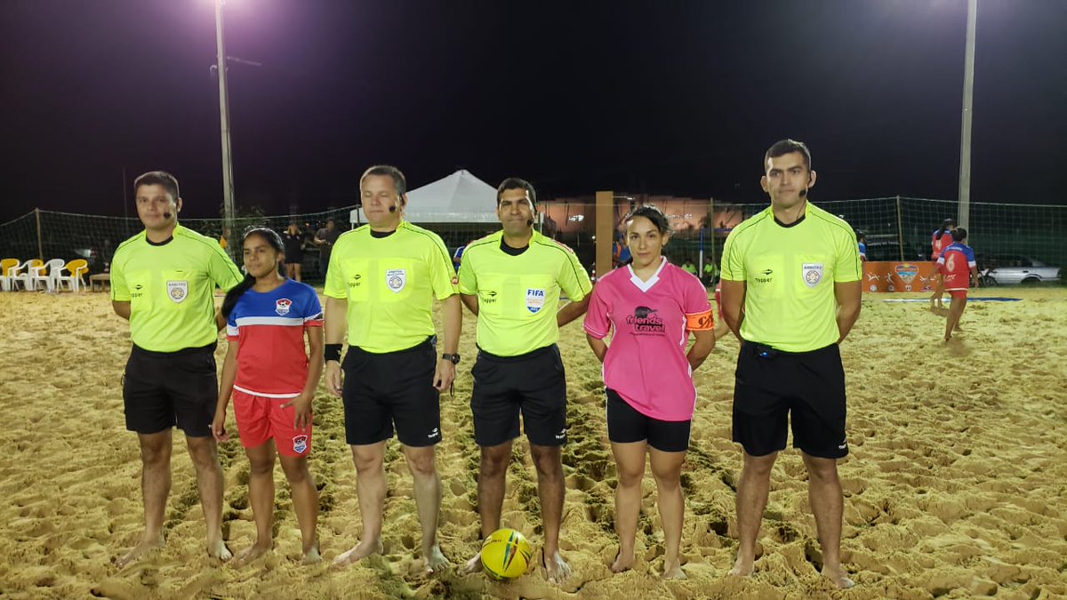 IEtapa's tweet photo. ((Futbol Femenino)) Se enfrentan Athletic Cristal vs. Guarambare ((Arbitros)) 1er Jorge Martínez, 2do Agustín larramendia , 3ro Adam Villalba , Crono Mario sosa https://t.co/WVlCTrvV1J