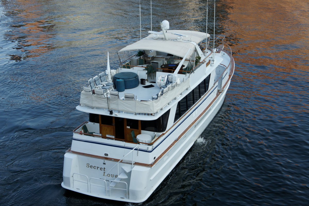 LotsofYachts1's tweet photo. Check out our latest yacht to join our fleet, the Juliette. This 85 ft. yacht is perfect for cruising with friends and family. She is available in New York, New Jersey, and Connecticut. #newyorkyachts #NYyachts  #NYboating #yachtlife #yacht https://t.co/S8qKHCPoPw