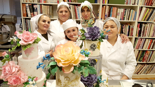 bakingcakeart's tweet photo. The CTE Advanced Graduates Show Off Their First-Ever (the students first time ever making roses) Gum Paste Roses! Gorgeous!
Great Job!!!
#BCAStudents #AdvancedStudents #GumPaste #Roses #GorgeousFlowers #FlowerCake #CakeFlowers #CakeswithFlowers #BakingandCakeArtAcademy https://t.co/xyKGJEfxk8