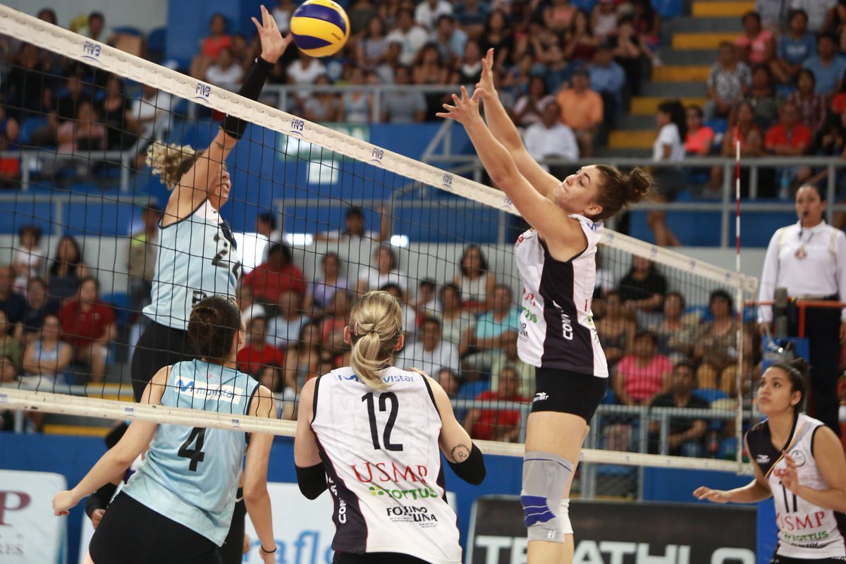 LPVBetsson's tweet photo. 🔴 [EN VIVO] ¡Cambio de cancha! 🤩
5SET || @USMPVoleibol (2) 7 - 8 (2) #RegatasL

🥁: Manuel Bonilla de Miraflores
🎟️: @teleticketperu
📺: @MovistarDeporPe https://t.co/eovpwQeuhi