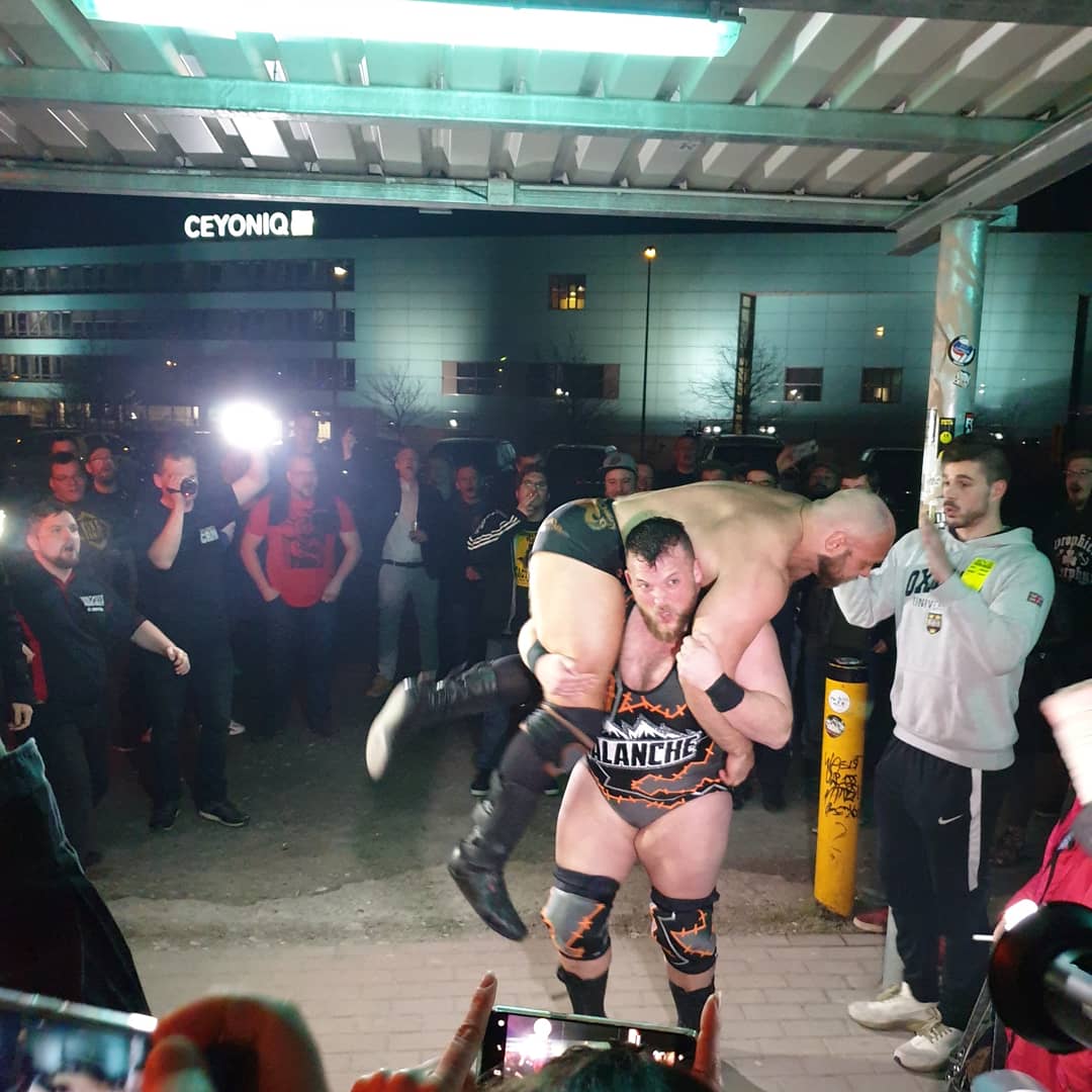 MG_Styles44's tweet image. Großartiges @wXwGermany Event in Bielefeld! @WalterAUT und @UNBESIEGBAR_ZAR ihr seid wirklich der Hammer im Ring und ich bin froh euch einmal persönlich kennengelernt zu haben! Macht weiter so und verletzt euch nicht! #wXwDE #Roadto16Carat #DerRingGeneral #Ringkampf #Unbesiegbar