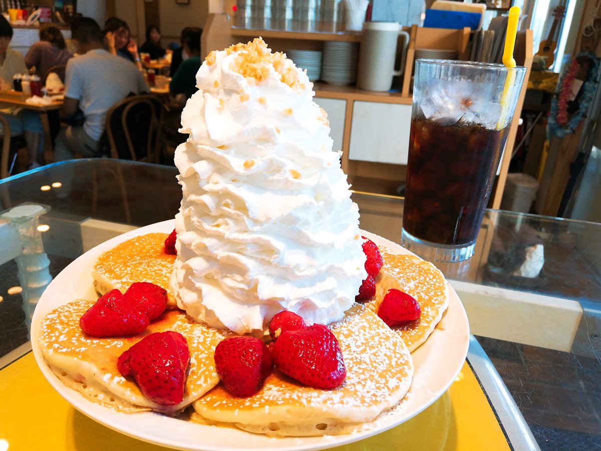 JapanWelcome's tweet photo. Which heaping food do you prefer? Pancake with lots of whip at Eggs'n Things or Jiro style fat ramen marked by plenty of vegetable. Both are very popular. https://t.co/My2CbtmD70