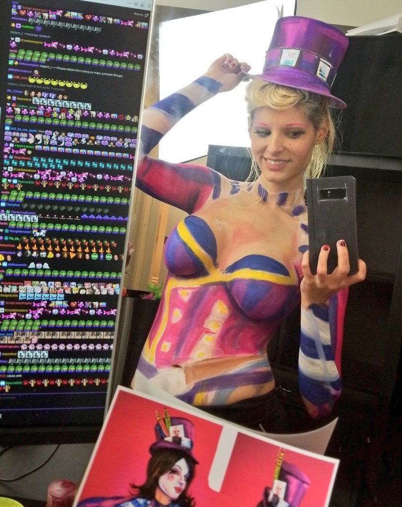 KayPikeFashion's tweet photo. #madmoxxi #bodypaint Live right now on https://t.co/5pupl9KyHi https://t.co/b2nREYAPfk