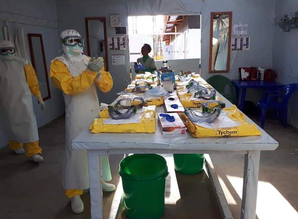 _Lamuka's tweet photo. #Lamuka

🇨🇩 @MartinFayulu a visité ce sam 16 Fév 2019 le Centre d riposte à Ebola à Butembo. 
~Afin d constater le travail abattu pr éradiquer 7 maladie et apporter 1 soutien moral à l'équipe ki fait 1 travail remarquable avec tous les risques liés à la prise en charge d malade https://t.co/eF2AOKTz7X