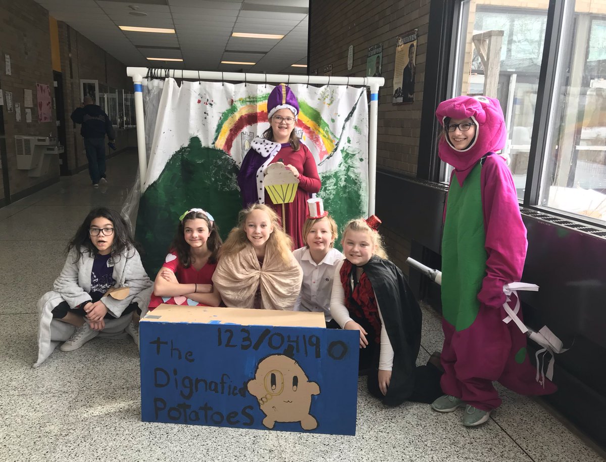 ms_tierney's tweet photo. So many smiles. It was a great day at the East Metro Destination Imagination tournament! #rhsdragons https://t.co/ArswMIKim1