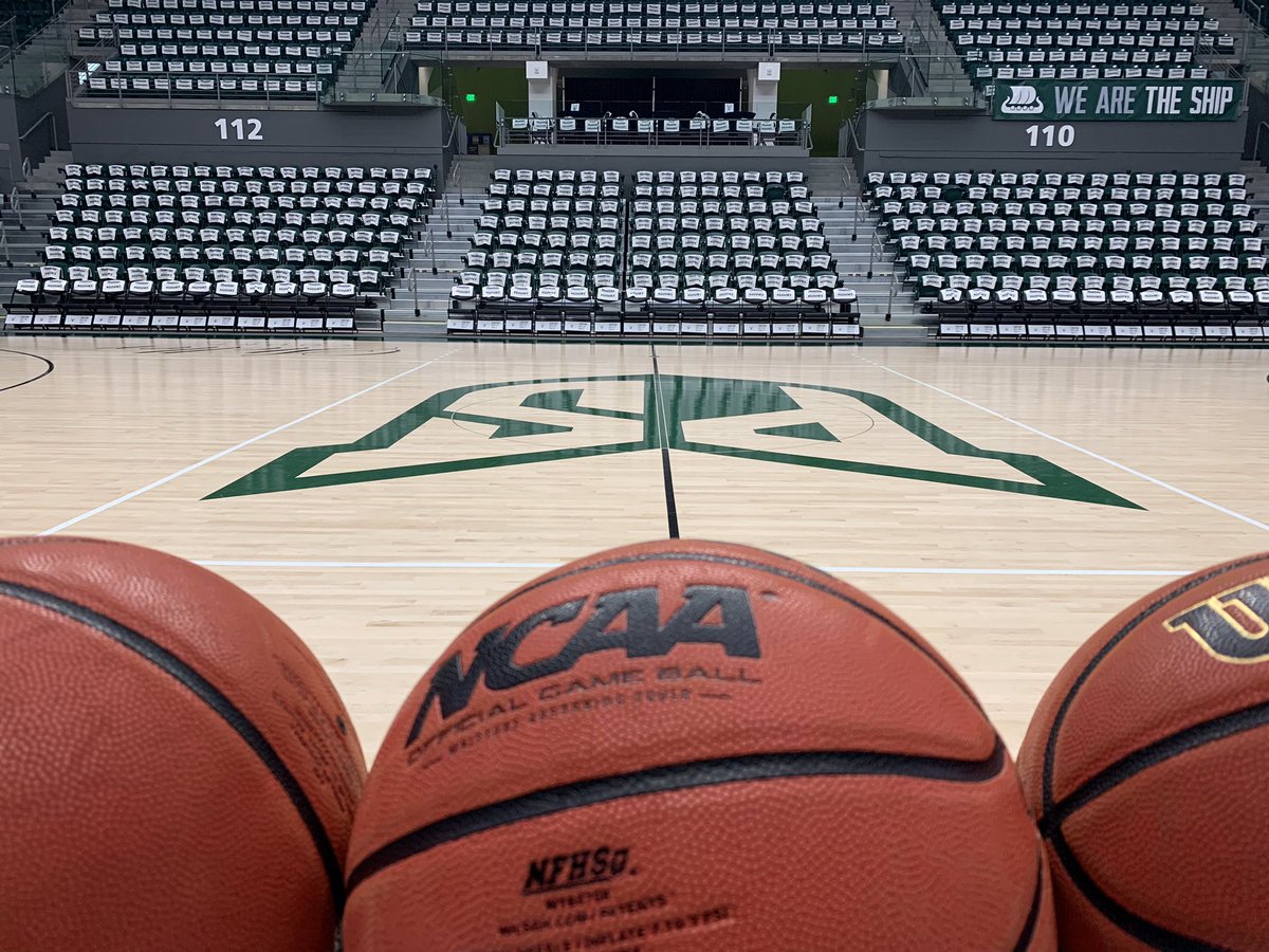 psuviksMBB's tweet photo. The stage is set. #WhiteOut #IceViks https://t.co/KCyPaS57bQ
