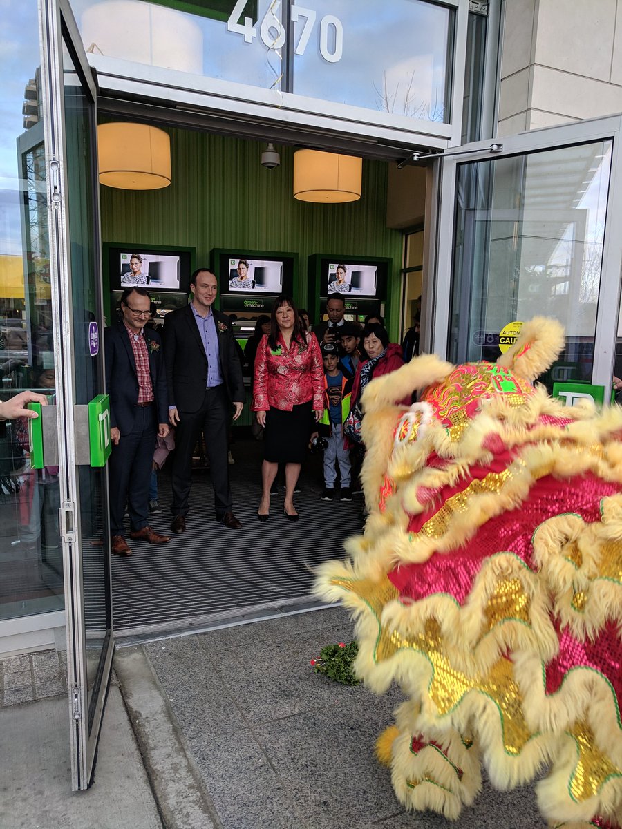 What an amazing CNY celebration hosted by Station Square! 
Embracing diversity with our customers 🎉🐷💚
#thereadycommitment 
<a href="/AndyCribb_TD/">Andy Cribb</a> <a href="/BruceGray_TD/">Bruce Gray</a> <a href="/maehpowell/">Mae Powell</a> <a href="/ConnieHobbis_TD/">Connie Hobbis</a> <a href="/AndrejH_TD/">Andrej Hostacny</a> <a href="/AndyChien00/">Andy Chien</a> @huanglihanruth
