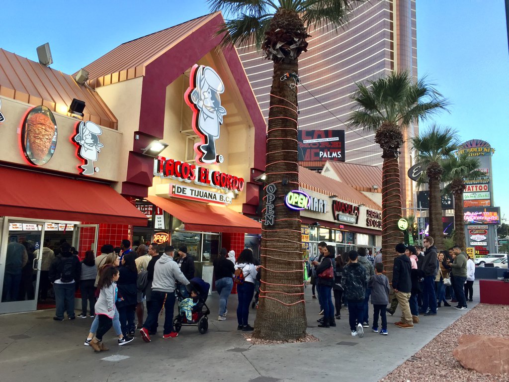 Vital Vegas on Twitter: "Tacos El Gordo #1 (near Wynn) appears to now be  closed, but people are finding the new location 100 feet away.… "