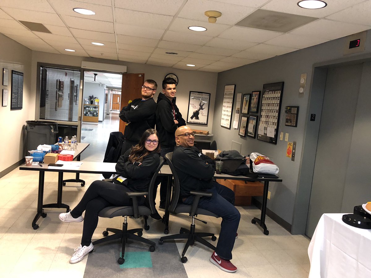 UMSL_IS's tweet photo. Music, games, food and fun at #umslhack2019 #umsl https://t.co/HhHnlRmb5G