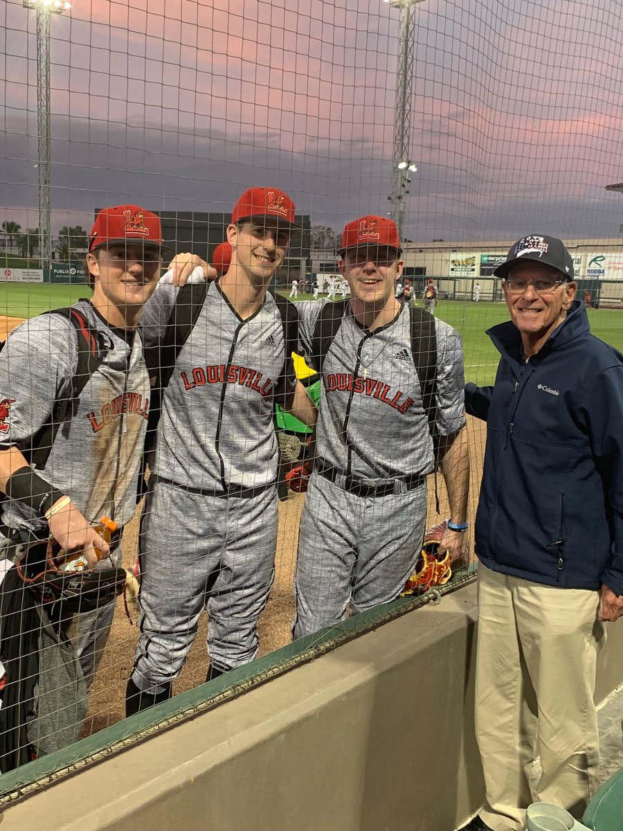 LFitzgerald4's tweet image. Coach Shapiro and his Louisville Players!!! The Boys is Summer. #BourneBraves #Codball