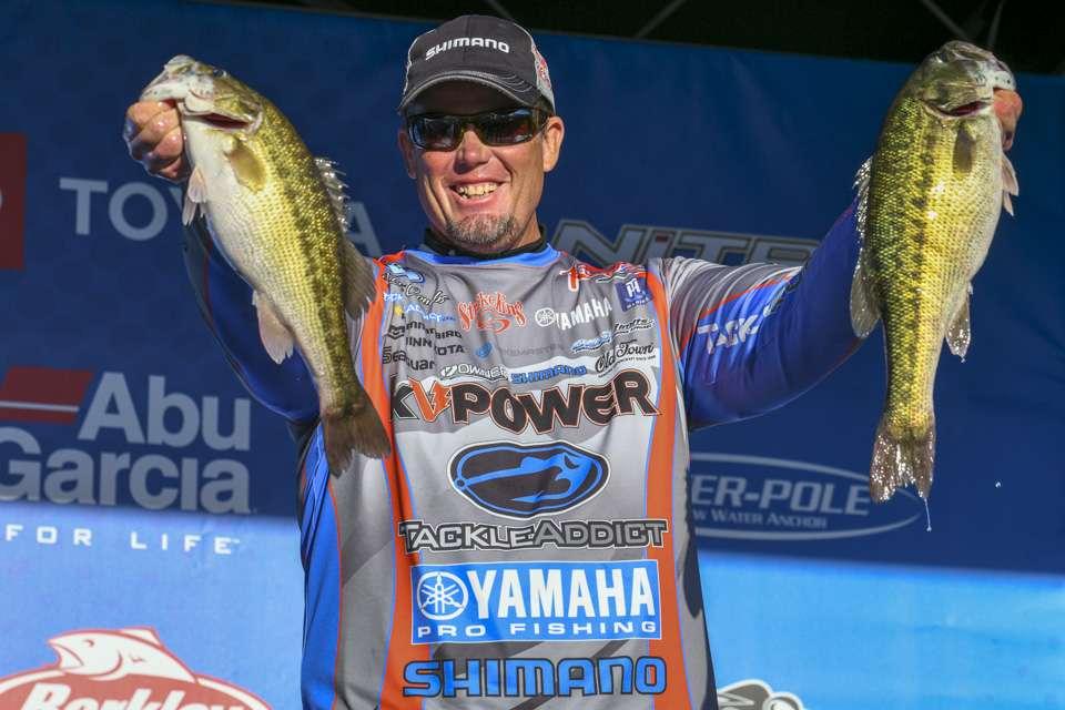 MinnKotaFishing's tweet photo. .@ChrisZaldain (1st) and @kcombsfishing (4th) are heading to Championship Sunday of the @bassmaster Elite Series at Lake Lanier! @HumminbirdFish #MinnKota #OneBoatNetwork

📸 courtesy B.A.S.S https://t.co/gRCTlOgEeU