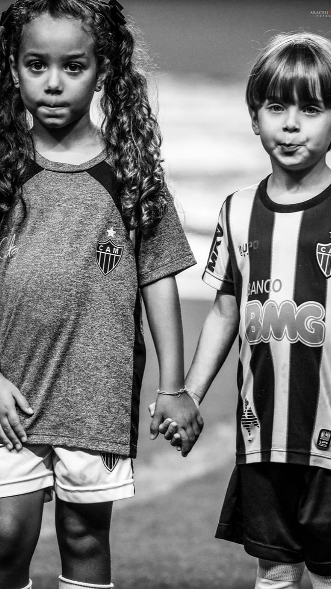 AraceliSouza's tweet photo. De mãos dadas com quem vc escolher 🤝🐓

7a rodada do Mineiro. 

CAM 2X0 TUP #CAMxTUP https://t.co/A8A55F0BYg