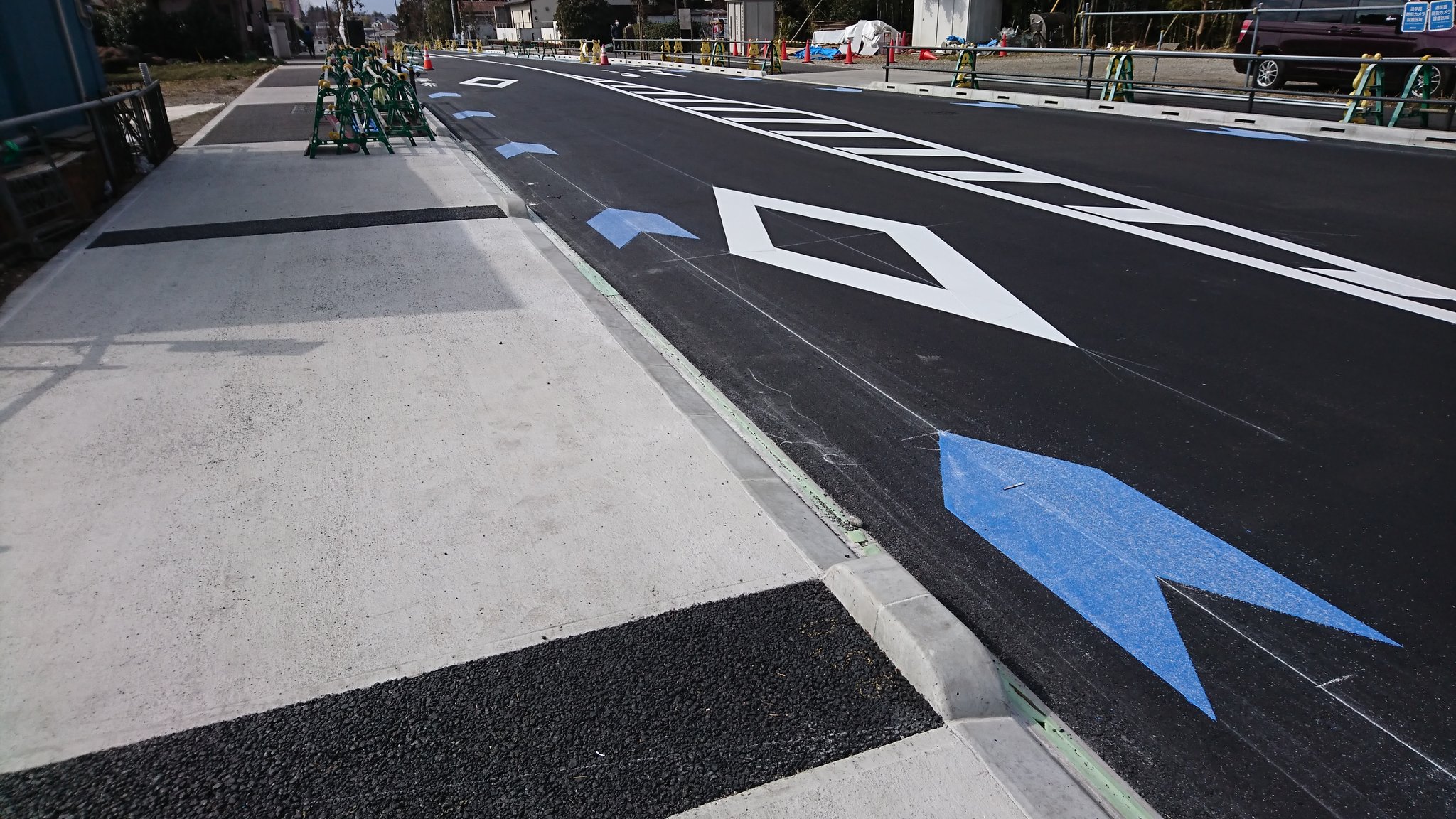 Twitter 上的 275きろぼると セミフラットの切り下げ部分 東京都内の道路はこんな中途半端な縁石できがち わりといま転けた 神奈川県の道路なら繋げてそう T Co F1h2t9uymo Twitter