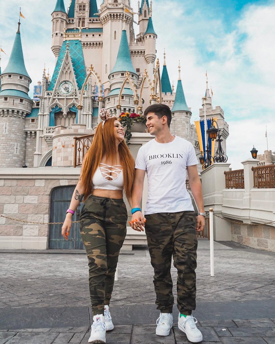 Meu riso é tão feliz contigo. ♥️🏰 <a href="/Viihhtube/">Vitória</a>