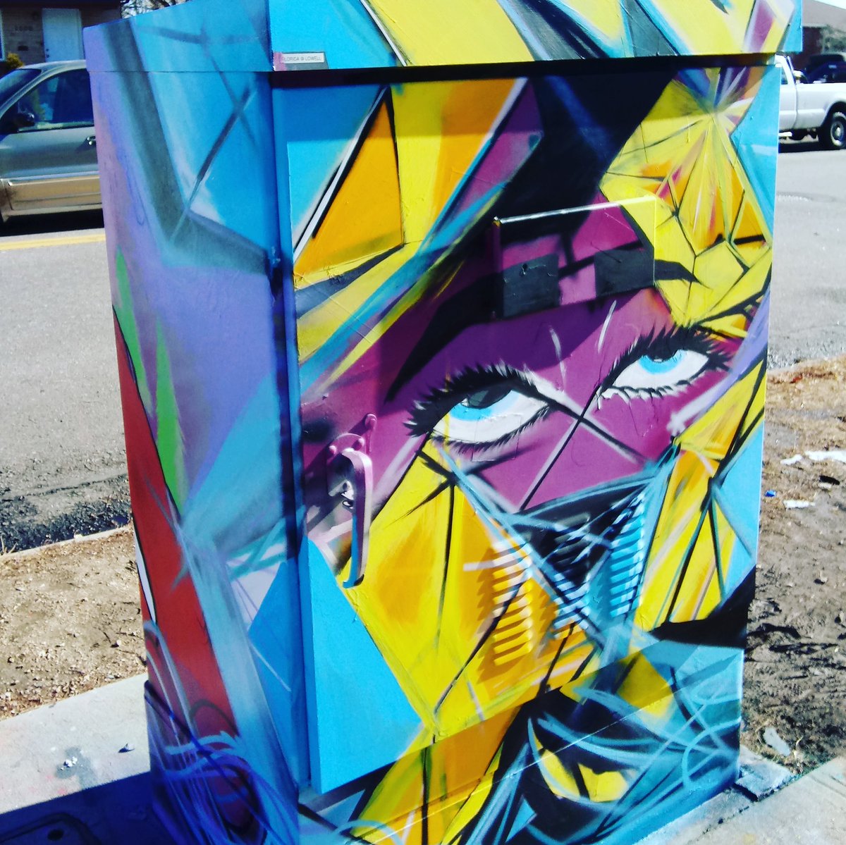 Cheif_wicked's tweet image. I miss the sight of what it used to be..///%///. #old #mural #electricbox #graffiti #streetart #illustration #eyes #trippy #ironlak #skills #denver #ColoradoLive #clouds #instalike #LikeForLikes #Waves #follobackforfolloback