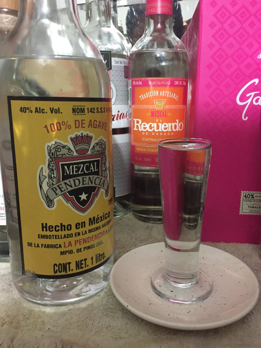 anticuaeguiara's tweet photo. Acabé eligiendo un #Pendencia, #Mezcal zacatecano de la zona de Pinos, 40º. Tres siglos de tradición. https://t.co/G3Q0ys1qQ6