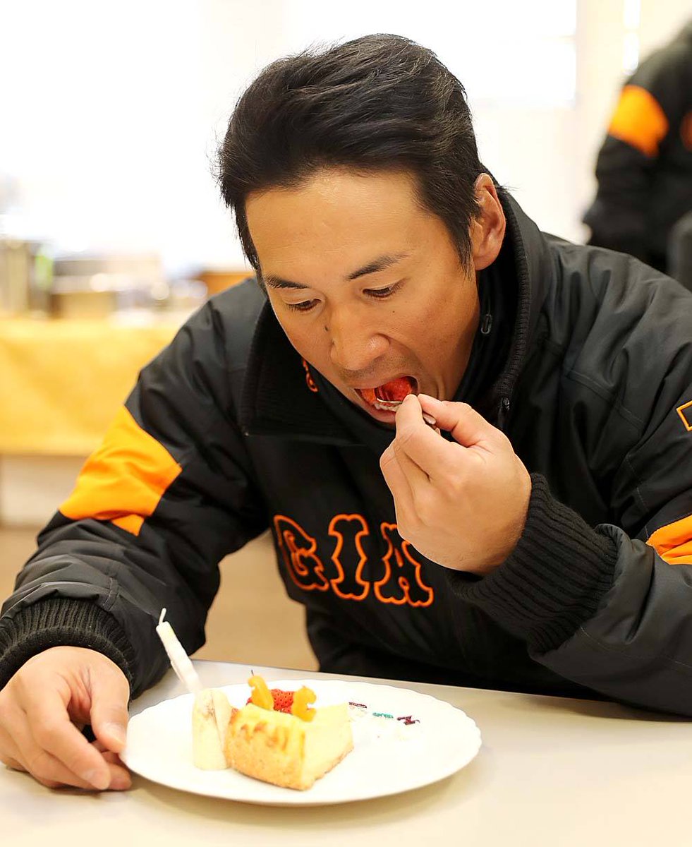 本日、36歳の誕生日を迎えた #片岡治大 コーチにケータリングスタッフ