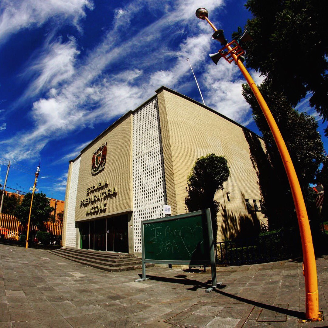 ¿Qué es lo que más te enamora de la #Prepa8? #PostalUNAM <a href="/steven_rg/">Steven Ruiz Gaona</a> > bit.ly/2NasGoi