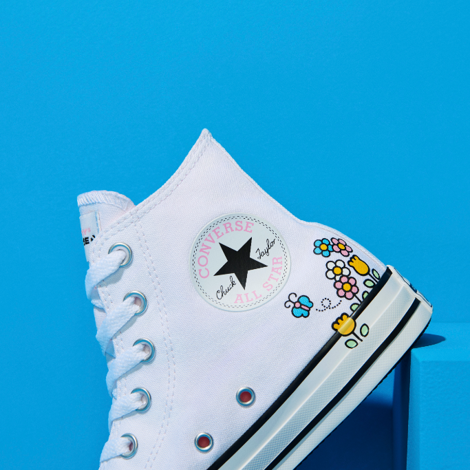 WongnaiBeauty's tweet photo. 💌เฮลโหล คิตตี้มาแล้วจ้าาา😘 ครั้งนี้ Converse X Hello Kitty💘 มาทั้งรองเท้าและเสื้อผ้าเลยน้า น่ารักมากจ้า หุ้มข้อสีขาว 2,490 บาท / สีชมพู 2,390 บาท / สีดำ 1,990 บาท ไม่ควรพลาดจ่ะซิสสสส!
#ConversexHelloKitty #HelloKitty #converse #รองเท้าผ้าใบ #รีวิววนไป https://t.co/Z14UtRjq8Q