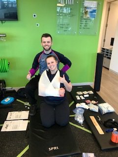 FirstOnScene2's tweet image. Latest course participants prove that athletic therapists do it right first time #firstaid #FIRSTRESPONDERS #courses