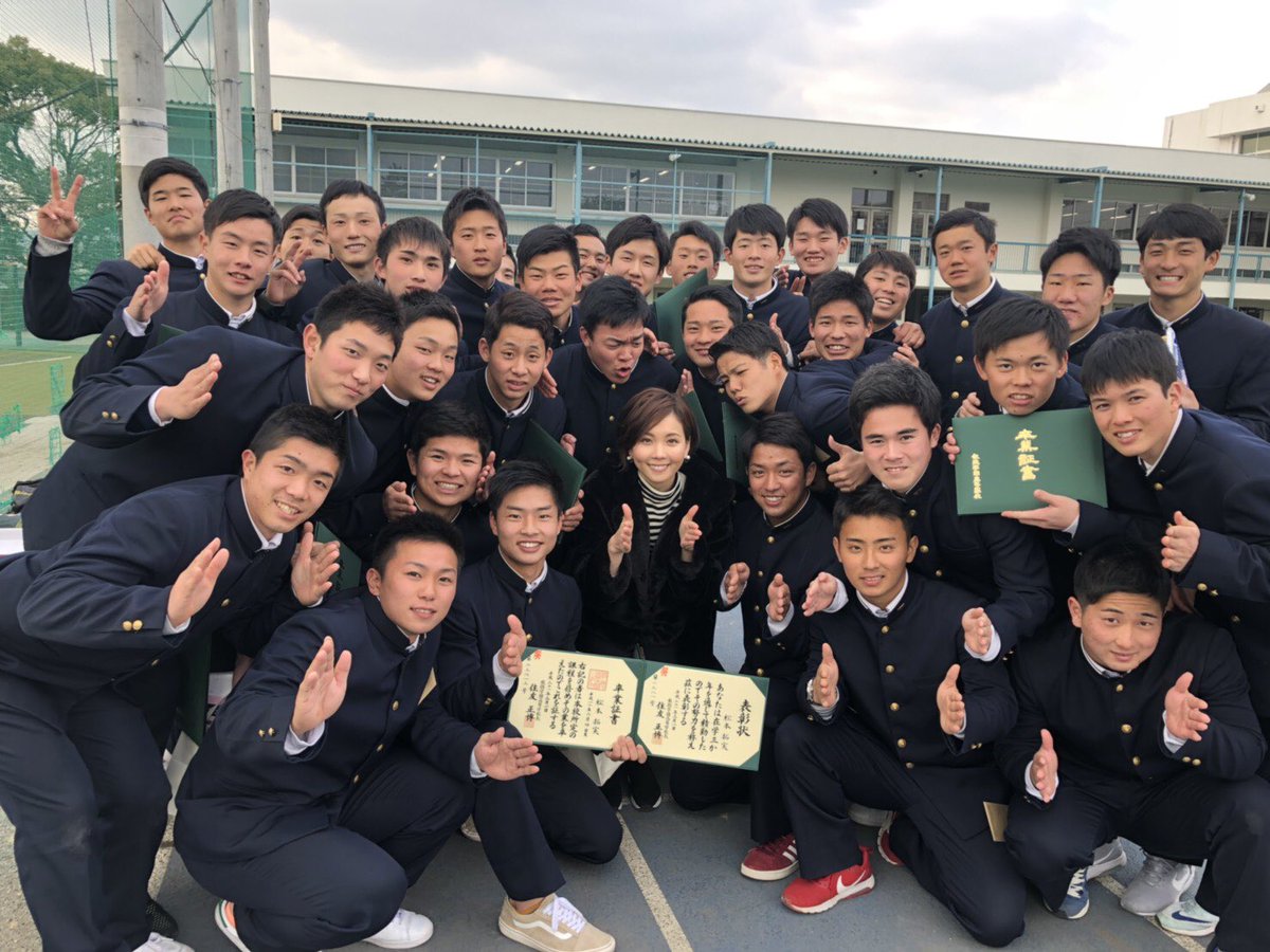 神頭 勇介 Tren Twitter 卒業しました 報徳学園での3年間は楽しかった ありがとう 報徳学園 野球部 卒業式 神頭 勇介 Tren Twitter 卒業しました 報徳学園での3年間は楽しかった ありがとう 報徳学園 野球部 卒業式