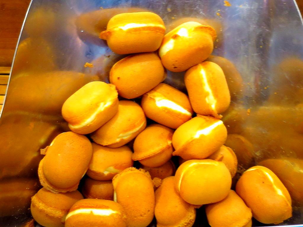 SHIKIBU_Automat's tweet photo. Japan's B-grade sweets‼️(6)
It's Japanese cheap sweets.

This time's...Baby-Castella(ベビーカステラ)🥞‼️
It's a small Portuguese style pancake.
#Japan #Japanese #JapaneseFoods #LocalSweets #CheapSweets #CheapFood #CheapFoods #Sweets #Snack #Pancake #PortugueseStyle https://t.co/Wq8tW9YnN2