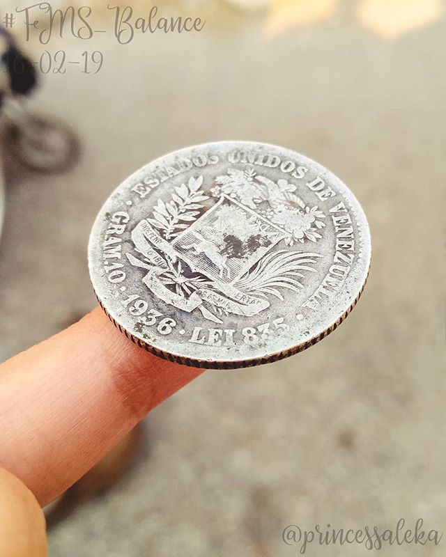 Princess_Aleka's tweet image. [47/365] Día 16. Balance: Equilibrando una vieja moneda en mi dedo meñique. • (Day 16. Balance: Balancing an old coin on my little finger.) • • •
#FMSPAD #FMSPhotoADay @fmsphotoaday #FMSPhotoADayFeb #FMS_Ink #PhotoADayChallenge #365DaysOfPhotos #Litt… bit.ly/2EfzQEM