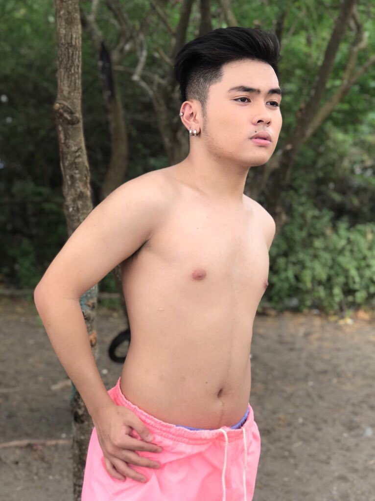 kid_angeles's tweet photo. la akong abs e haha https://t.co/rihdY7TngV