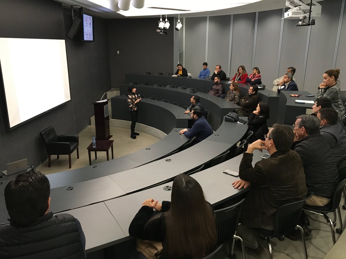 MariellaRemund's tweet photo. #onebeltoneroad #CETYS #lecture https://t.co/yhIIKThwug