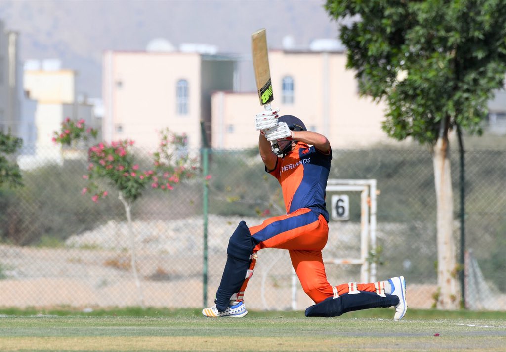 If you are just awake in the Netherlands and you’ve just missed the first part...it was another entertaining knock by <a href="/toobv/">Tobias Visee</a> (78 of 36). <a href="/bencooper_32/">Ben N Cooper</a> in 120 after 10