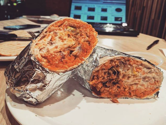 harborpointmall's tweet photo. What's your favorite #SnackToGo ? Come to Kenny's and grab your burrito!
Photo credit @cloudbaemax #KennyRogersPH #AlwaysAwesome #AwesomeBurrito #AwakenAmazingatHarborPoint https://t.co/TgvfeC8UY3
