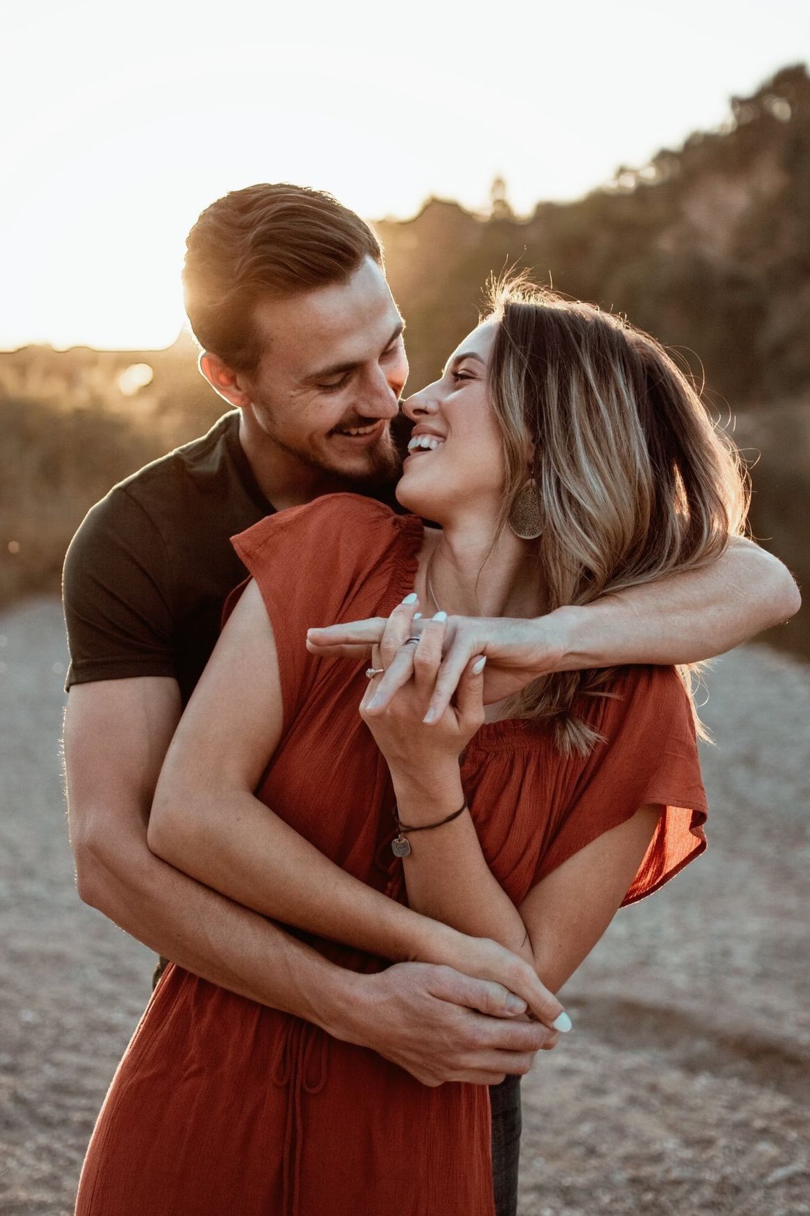 15 Cute Couple Poses Capturing Love and Joy in Every Frame