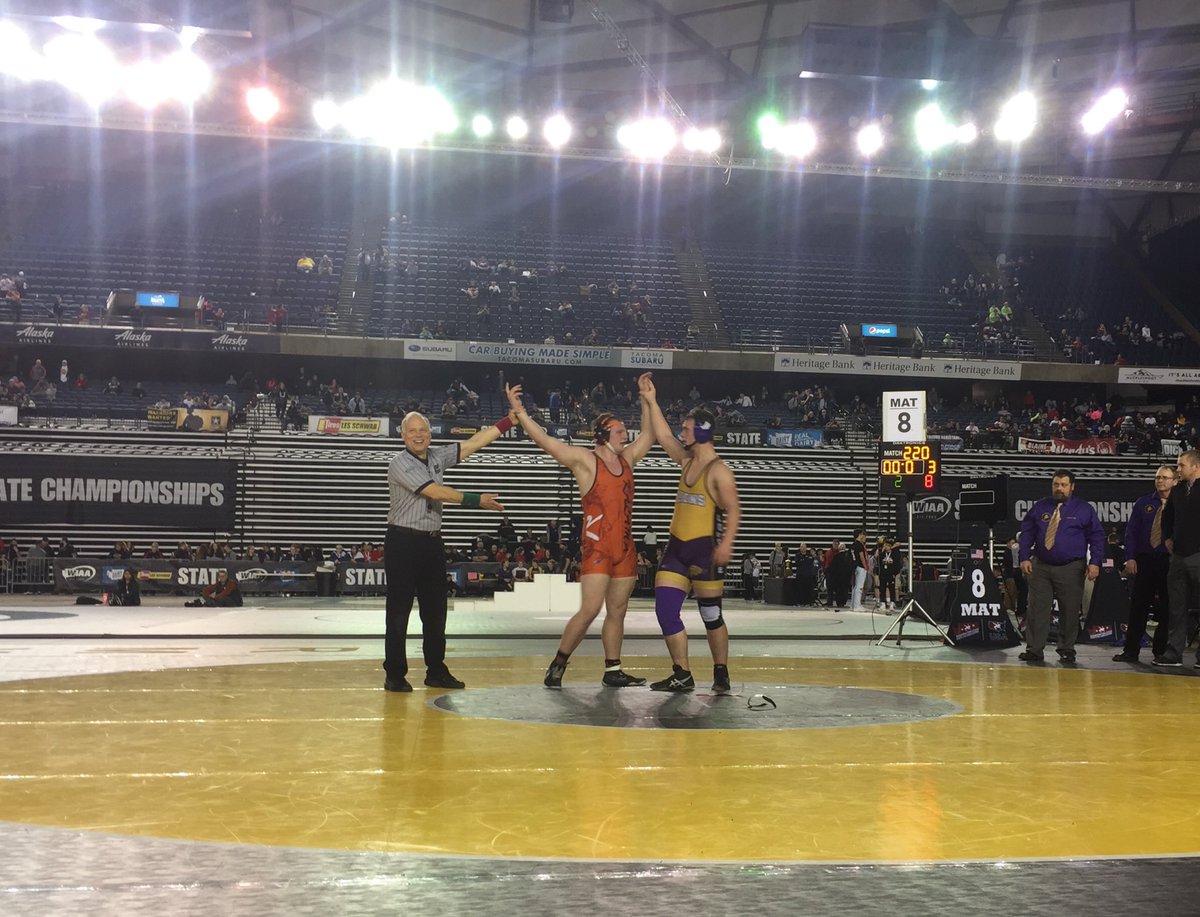 wiaawa's tweet photo. 1B/2B Boys #MatClassicXXXI 220 lb. Champion:  Sutton Moon, Kalama HS https://t.co/lLwU5cDErU