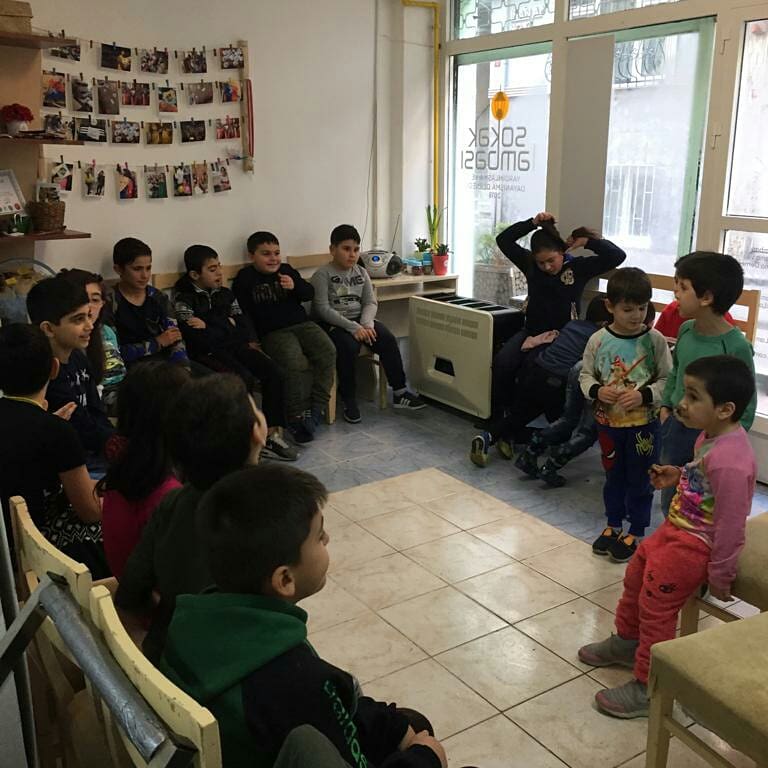 Serap (@serap_irmak) on Twitter photo Dünyanın en lezzetli kurabiyesi dün <a href="/Sokak__Lambasii/">Sokak Lambasi</a> nda yapıldı. Kağıdı kalemi hazırlayın tarifi veriyorum. Elif'in elleri, Umut'un dikkati, asmin'in şekilendirmesi, komşunun fırını lazım. Pişmesi için az sabır gerekli. Içine biraz sevgi, bir tutam da ilgi koydunuz mu? #pazar Dünyanın en lezzetli kurabiyesi dün <a href="/Sokak__Lambasii/">Sokak Lambasi</a> nda yapıldı. Kağıdı kalemi hazırlayın tarifi veriyorum. Elif'in elleri, Umut'un dikkati, asmin'in şekilendirmesi, komşunun fırını lazım. Pişmesi için az sabır gerekli. Içine biraz sevgi, bir tutam da ilgi koydunuz mu? #pazar