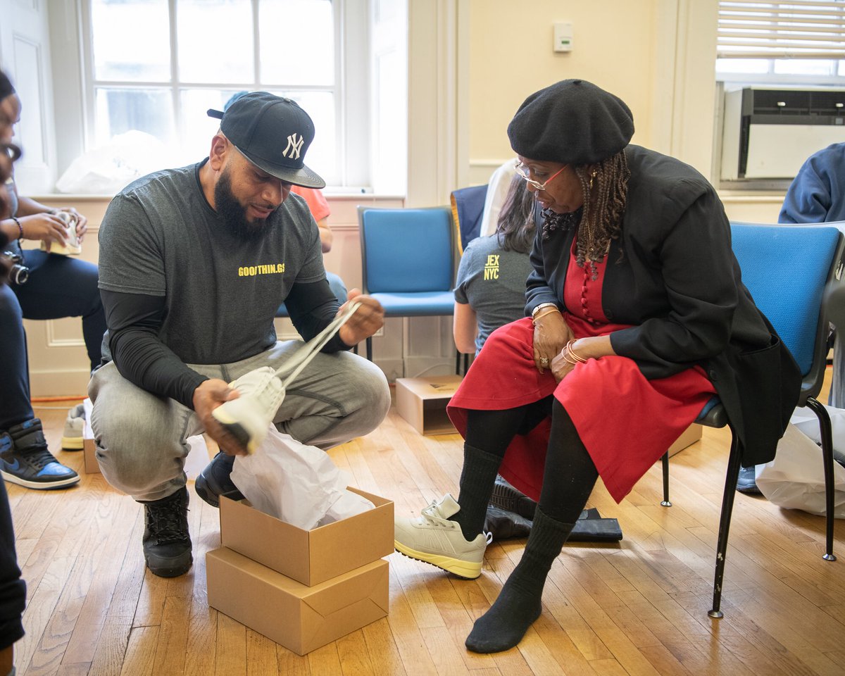 JEXNYC's tweet photo. Thank you @BPEricAdams for letting the team educate and fit seniors during our first Love Your Feet event. 📷 Karen Smul #momshoes #dadshoes #community https://t.co/ztHHNZ6UtC