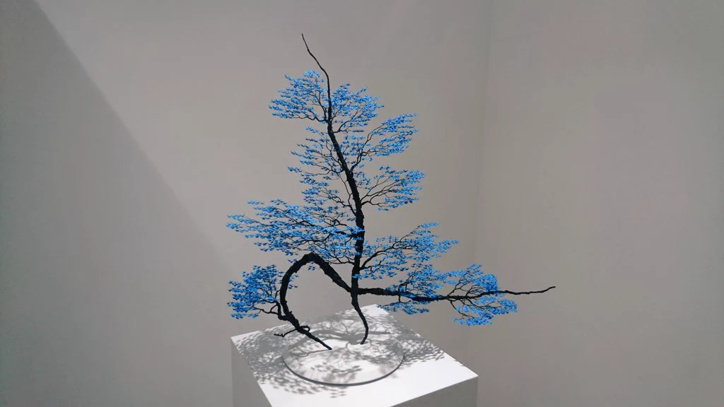 木の葉っぱが折り鶴！？見れば見るほど引き込まれるアート！！