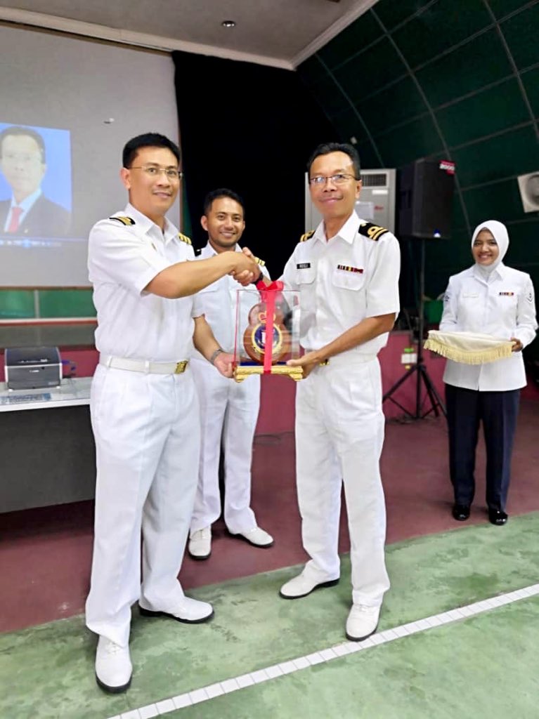 Majlis Serah Terima Tugas Pegawai Latih KD SRI MEDINI dan Majlis Persaraan Lt. Rosli PSSTLDM. Good luck sir in your future life! Our memories remain forever in #MediniPeople’s heart. 
#11ofUs
#navyreserves #rmnvr
#psstldm
#psstldmofficial #sediaberkorban 
<a href="/PsstldmOfficial/">ROYAL MALAYSIAN NAVAL VOLUNTEER RESERVE (PSSTLDM)</a>