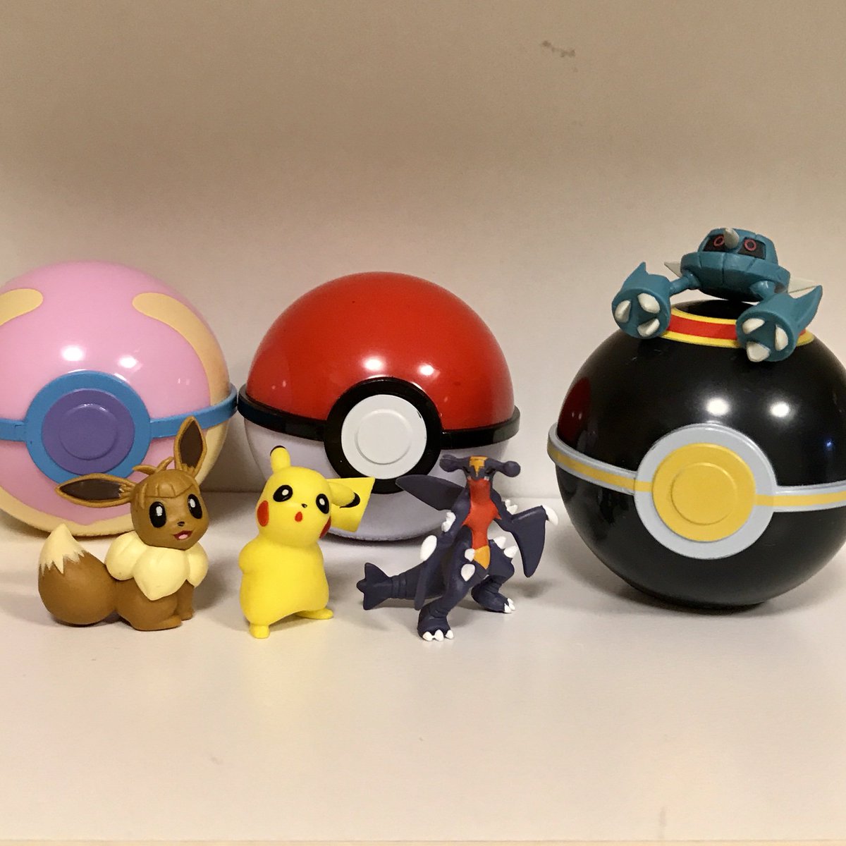 ポケモンセンターnakayama ポケモンゲットコレクションズキャンディ ウルトラガーディアンズ出動 全10種より モンスターボール ピカチュウ ガブリアス ヒールボール ナギサ スイレンのイーブイ ゴージャスボール メタング ポケモンセンターnakayama ポケモンゲットコレクションズキャンディ ウルトラガーディアンズ出動 全10種より モンスターボール ピカチュウ ガブリアス ヒールボール ナギサ スイレンのイーブイ ゴージャスボール メタング