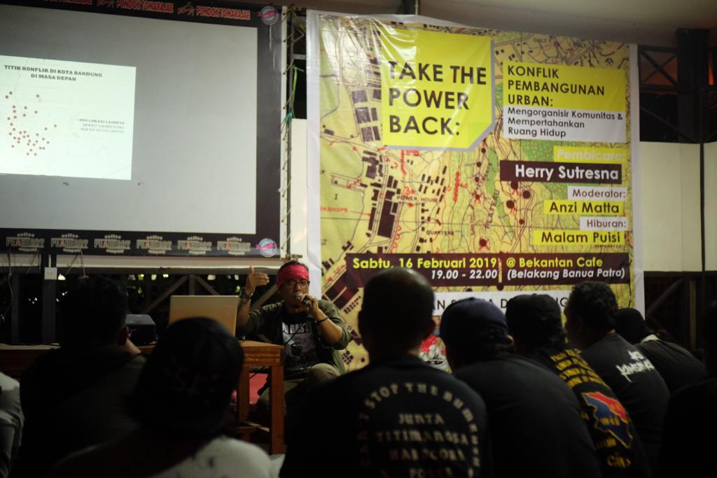 ikarusspace's tweet photo. Assembly against gentrification! 

"Take the Power Back". https://t.co/1NXAmkH3K5